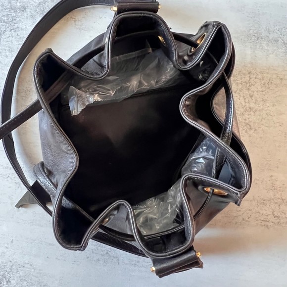 CHANEL Black Shoulder Bag - Picture 3 of 15